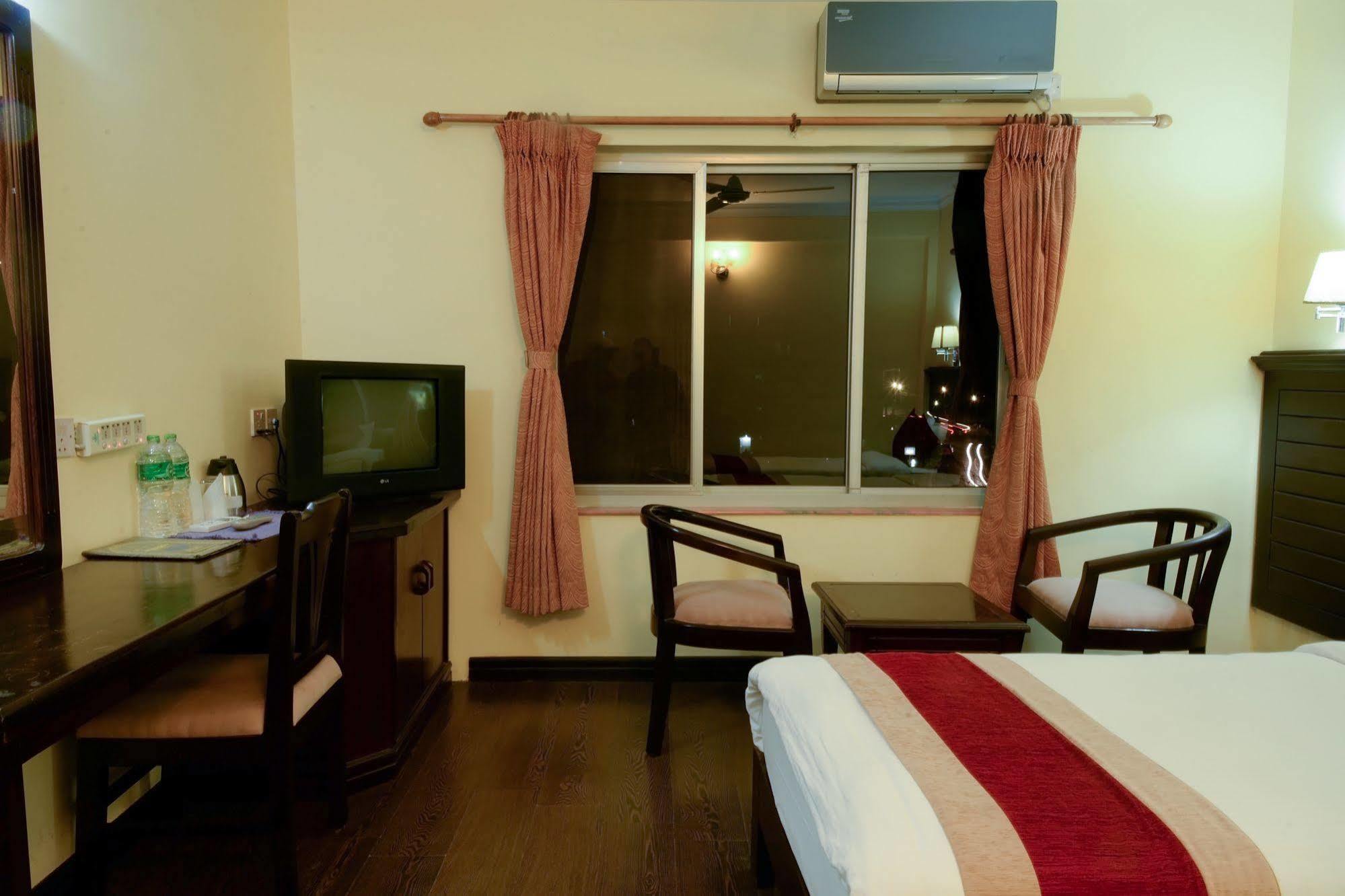 Hotel Lake Star Pokhara Zewnętrze zdjęcie