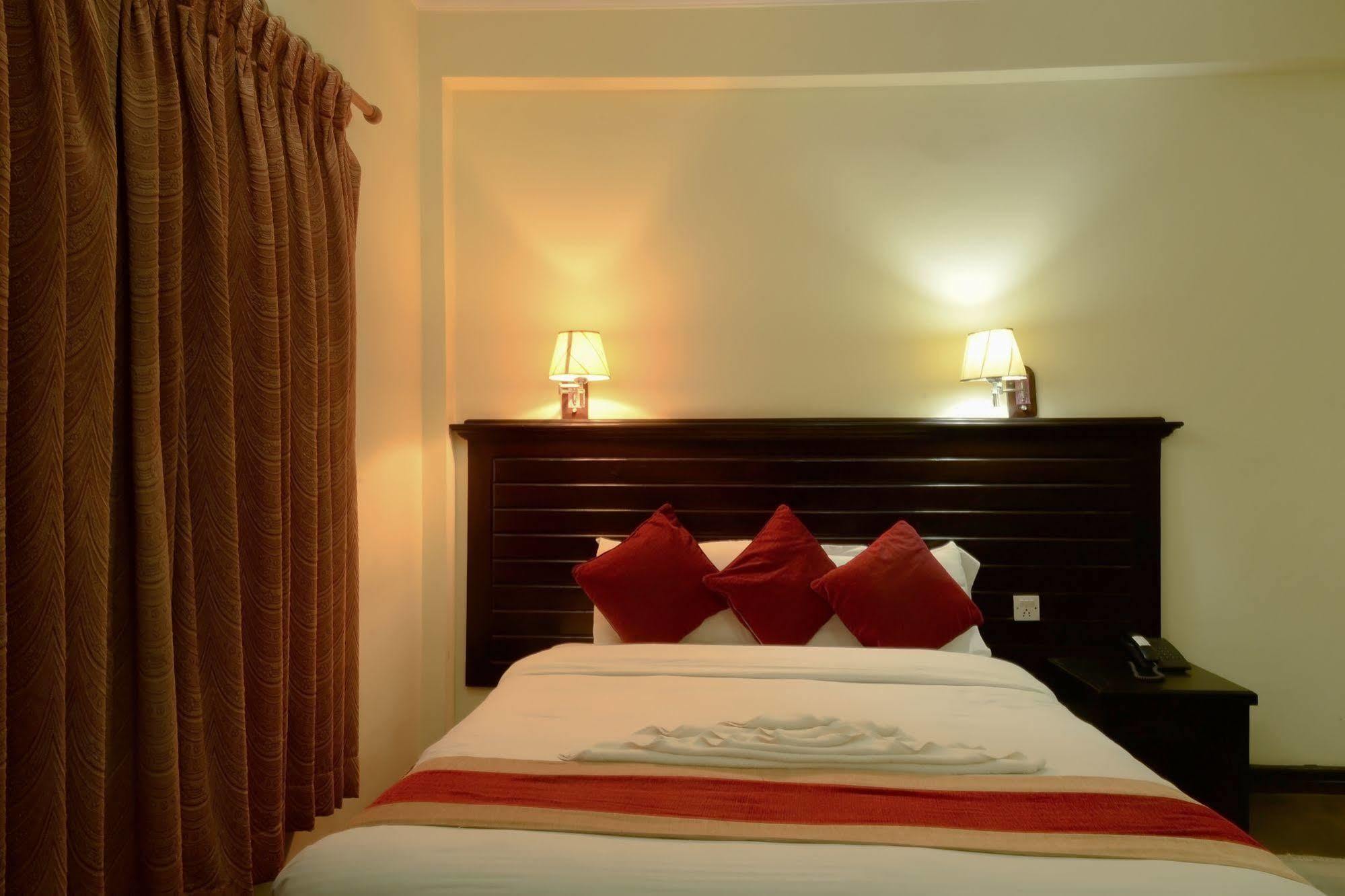 Hotel Lake Star Pokhara Zewnętrze zdjęcie