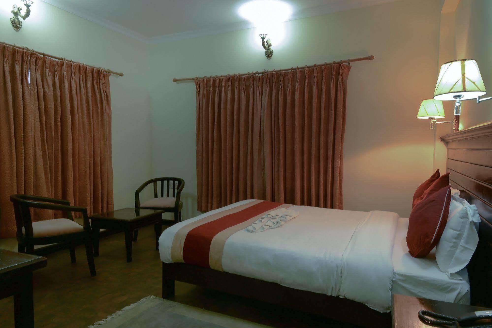 Hotel Lake Star Pokhara Zewnętrze zdjęcie