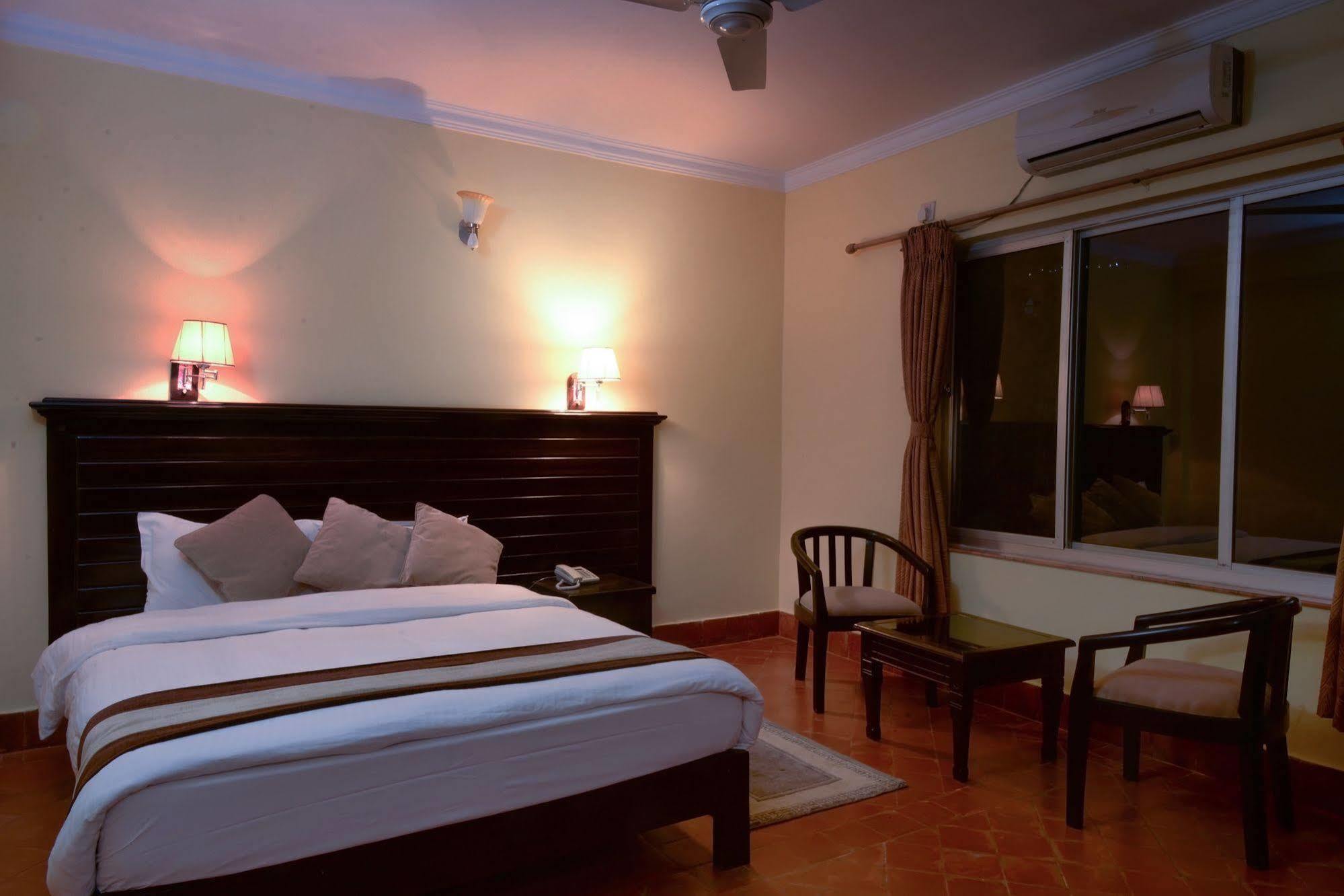 Hotel Lake Star Pokhara Zewnętrze zdjęcie