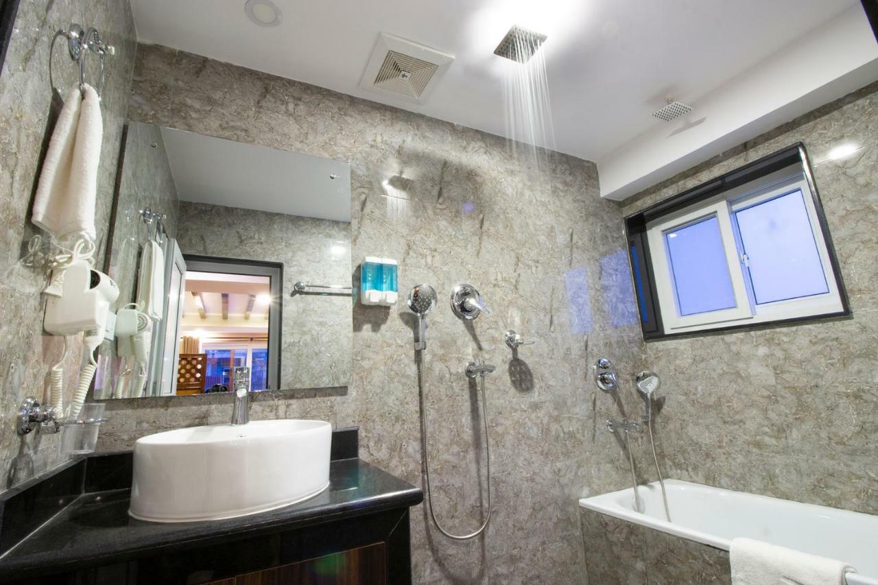 Hotel Lake Star Pokhara Zewnętrze zdjęcie